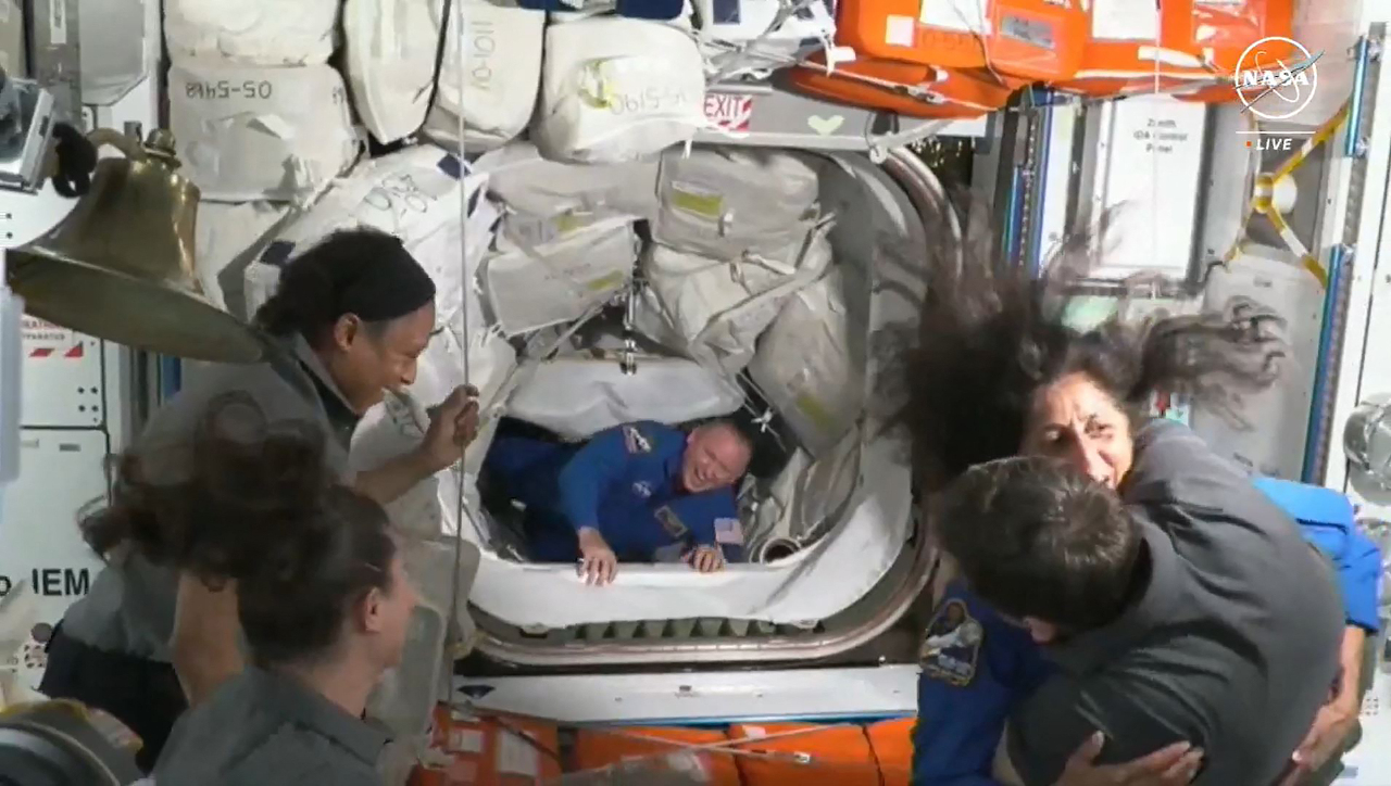 波音星際飛機載人首航 與國際太空站成功對接