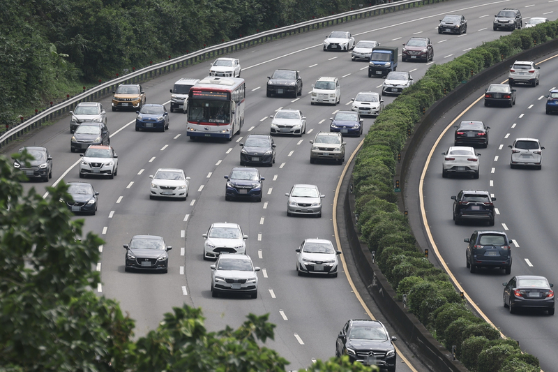 端午收假北返車潮湧現  國道部分路段壅塞