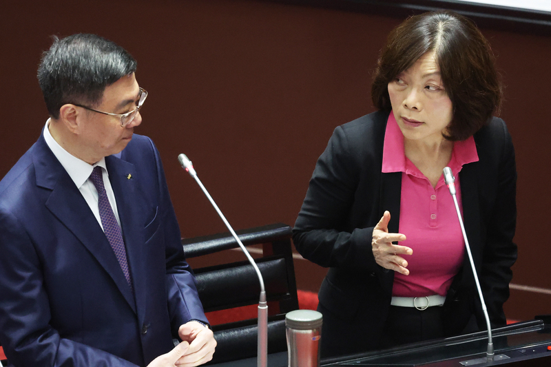 勞動部公務員輕生案 卓榮泰鞠躬道歉 何佩珊責任待討論
