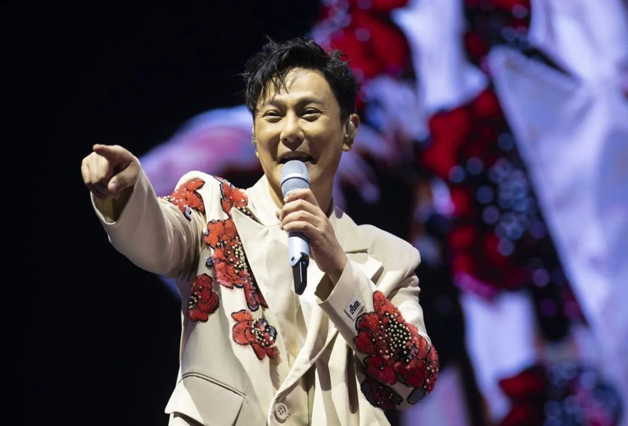 華人歌手第1人 張信哲杜拜開唱