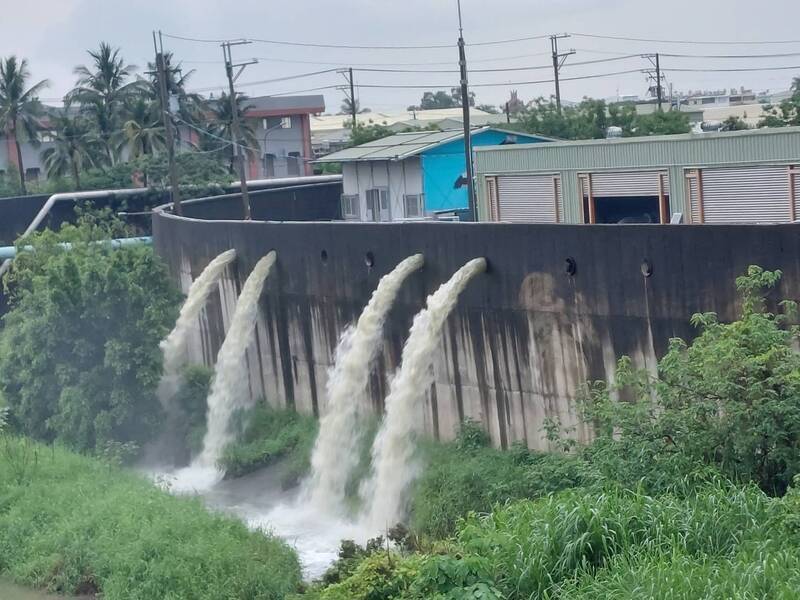 台南局部降雨逾百毫米  抽水量達95萬公噸