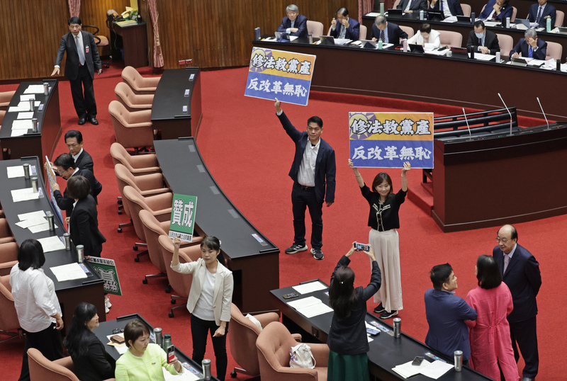 綠批助救國團條款付委成小藍 民眾黨團：不出席維持中立