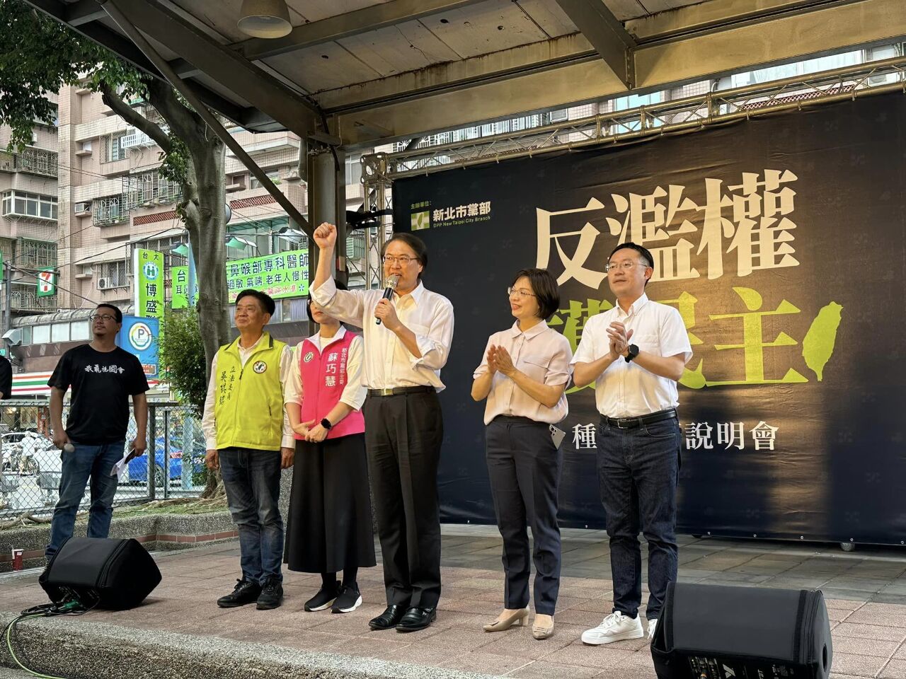 綠營「反濫權、護民主」宣講南北登場 力擋國會濫權法案過關
