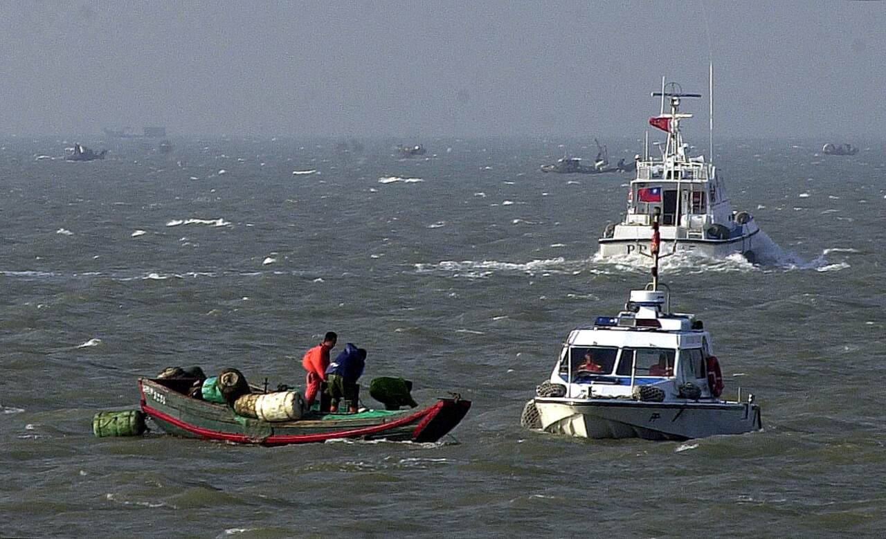 又是中國「三無」漁船越界作業 澎湖海巡查扣人船