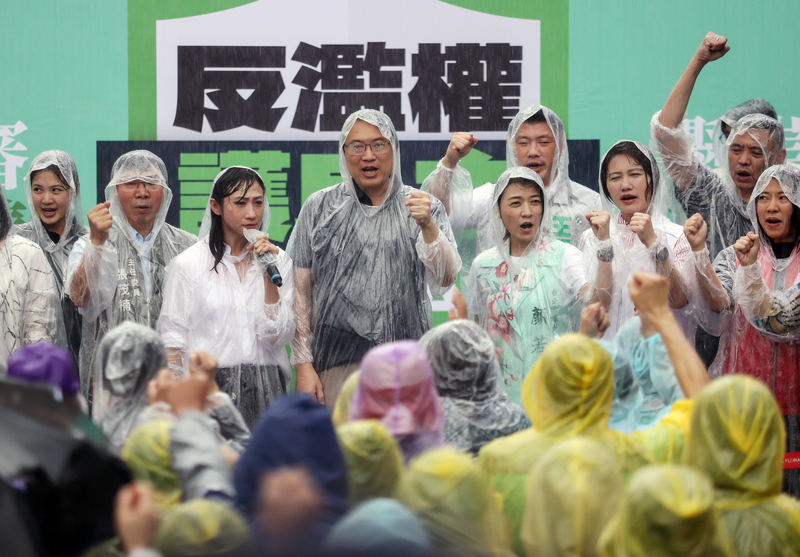 綠營在北中南宣講「反濫權、護民主」 林右昌批藍白讓中共不必侵台就從內部垮掉