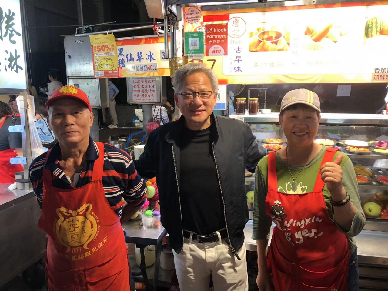 黃仁勳：夜市的人們努力拼生活 很開心為他們打氣