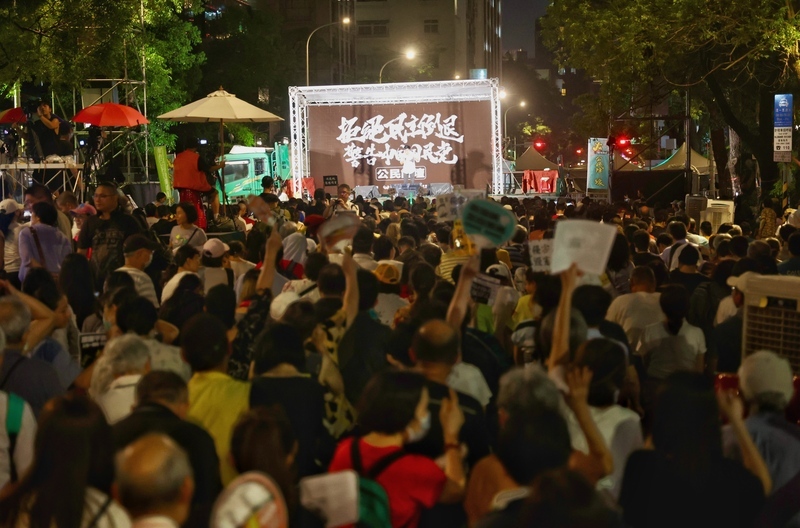 覆議案表決倒數 民團：今晚8000人、21日再集結