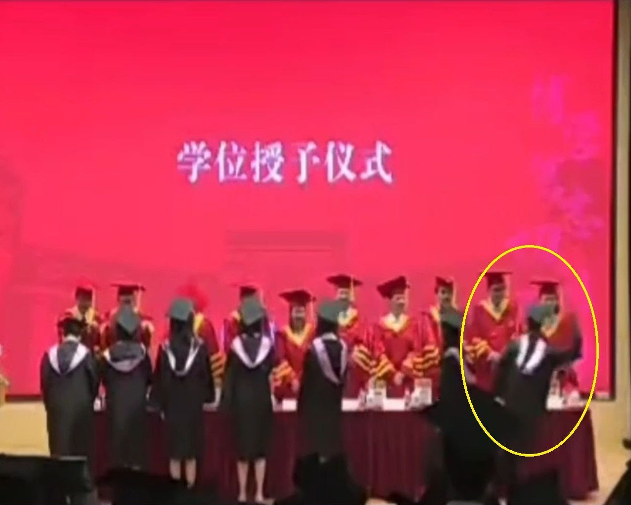 畢業典禮上打老師 台生遭復旦大學開除學籍