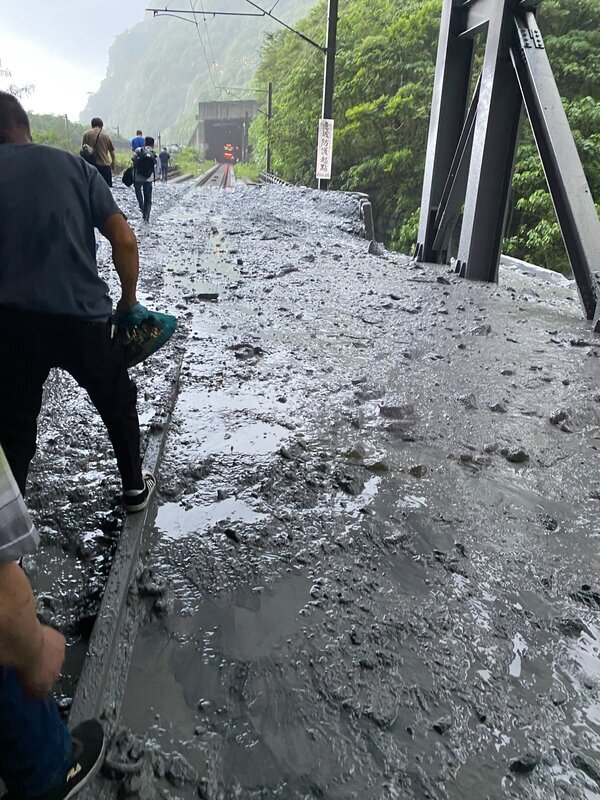 新自強號撞土石流事故 陳金德：台鐵應徹底檢討 真誠道歉