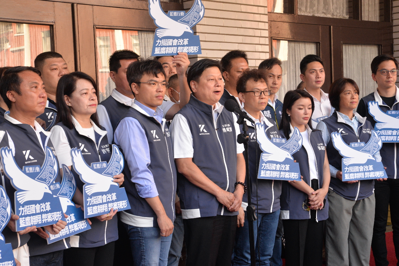 藍委徹夜守議場 傅崐萁：投下神聖一票否決覆議案