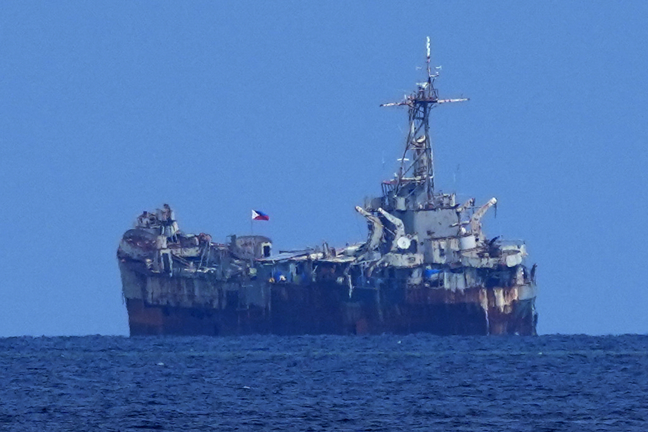 南海對峙出現緩和？ 菲律賓向仁愛暗沙擱淺艦進行補給
