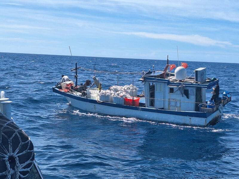 釋善意 澎湖查扣中國三無船舶海巡罰款放人
