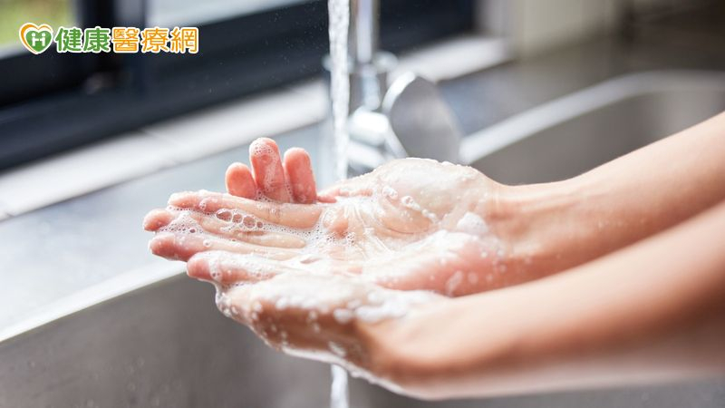 腸病毒還在流行期！疾管署授「日常必做措施」護童健康