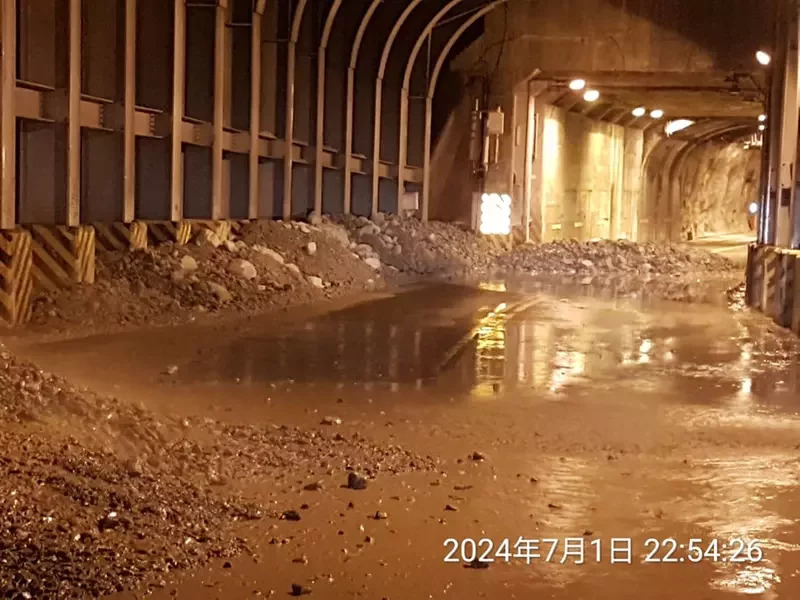 崇德=和仁大雷雨 鐵道遭土石流淹沒 雙線不通