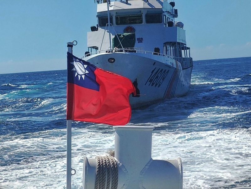 中國海警船目斗嶼海域驅趕我漁船 海巡2艦3艇馳援