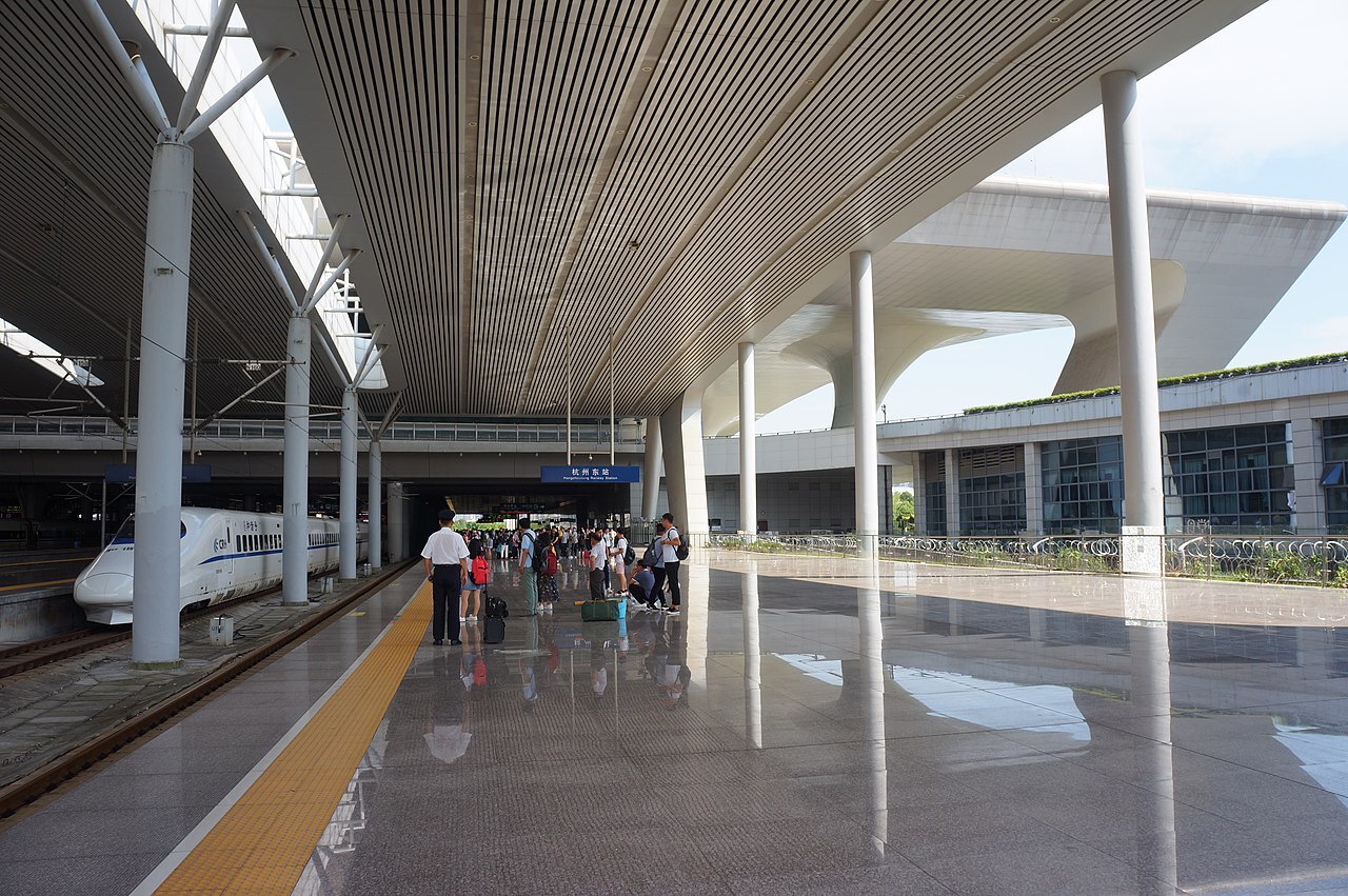 曾號稱亞洲最大 杭州東站月台下陷下高鐵如跳水