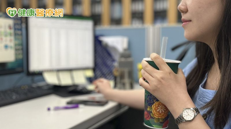 1天1杯手搖飲，22歲壯男飲險洗腎 醫揭「含糖飲料可怕之處」