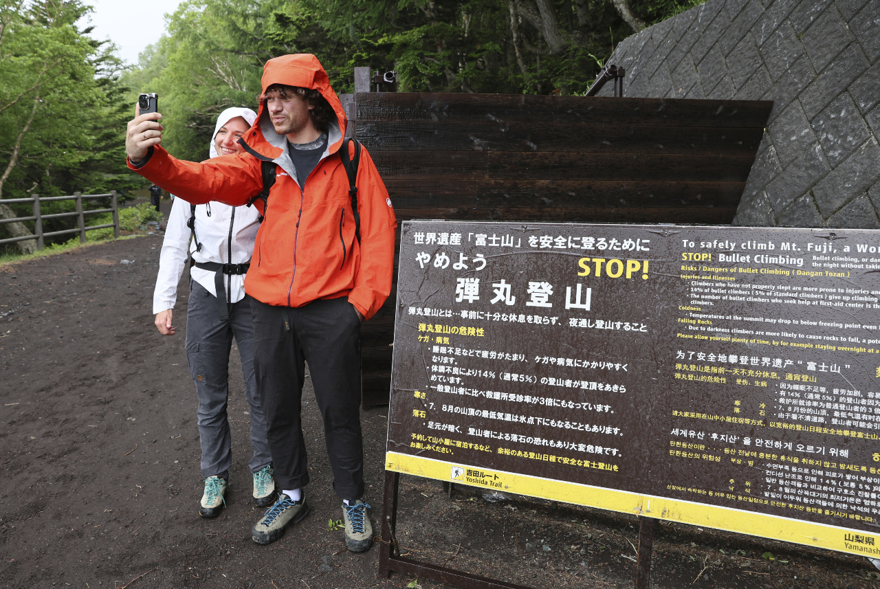 富士山登山口架設大門奏效 夜間登山人數減少3/4