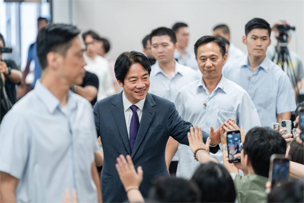 「國務青民主充電站」閉幕 總統：堅持、深化民主 讓台灣更團結
