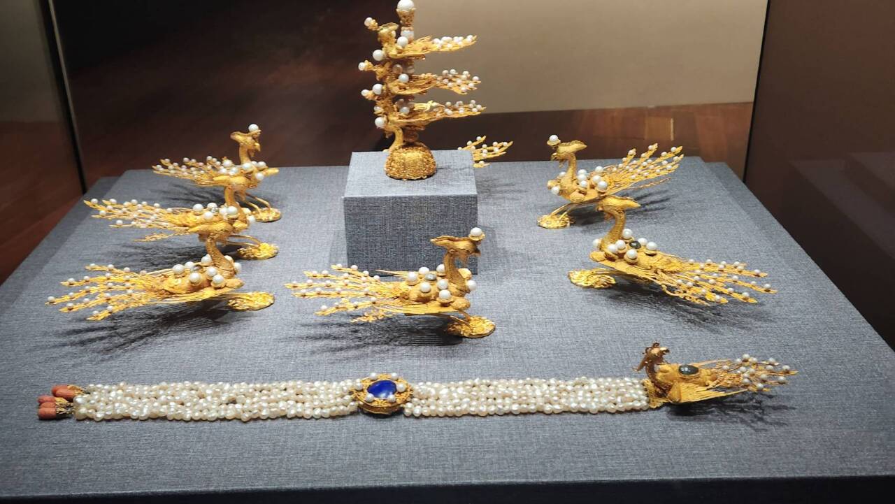 故宮南院清代金銀飾件展  揭后妃命婦造型秘密與皇家禮儀排場