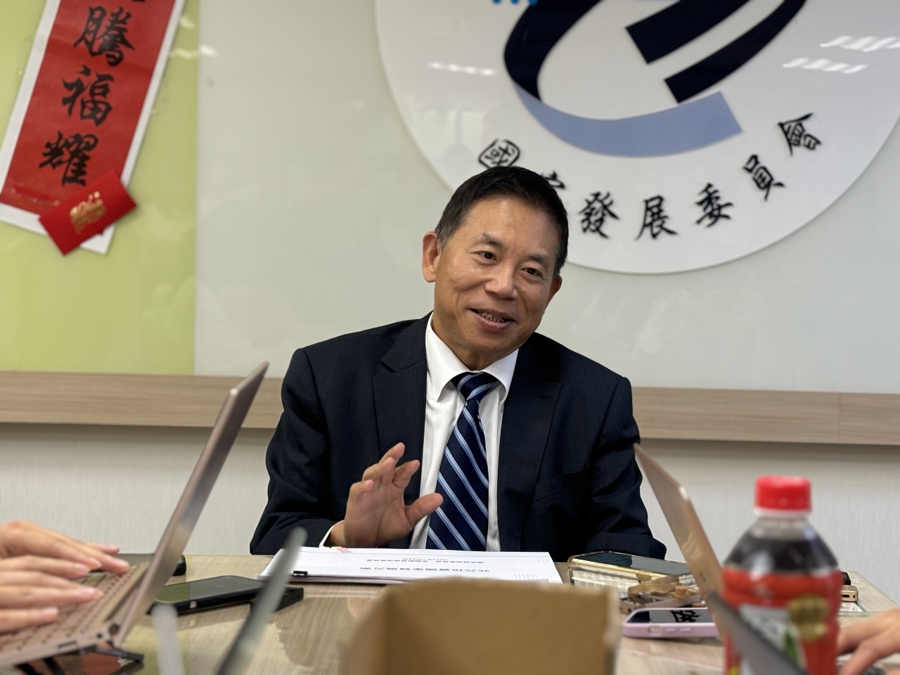 搶才大作戰！國發會擬修法放寬永居權 推出數位遊牧簽證