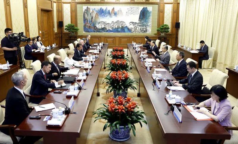 王毅向美商界代表團介紹三中決定 重申政策連續性