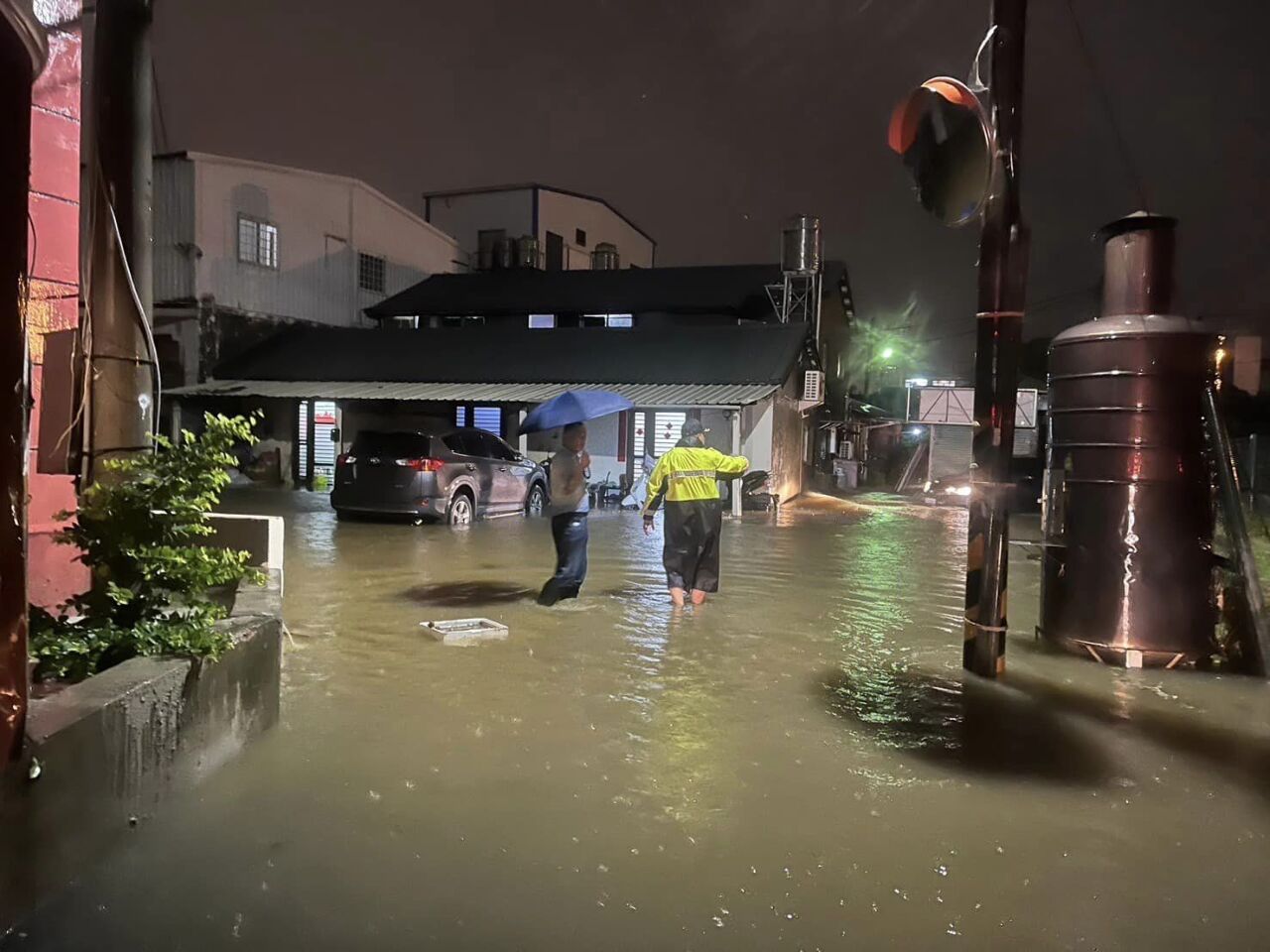颱風影響台中夜雨民宅淹水 網友湧盧秀燕臉書批正常上班課