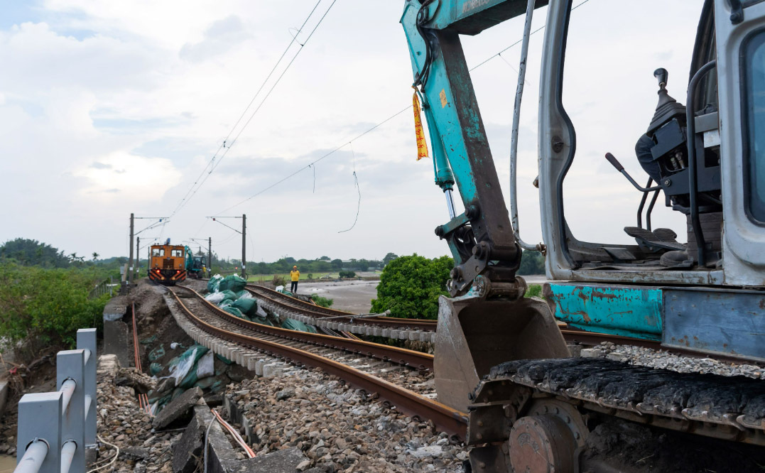 搶修台鐵八掌溪橋路基   李孟諺：先搶通東正線