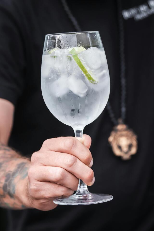 狂吹冷氣灌冰飲消暑 恐誘發心肌梗塞