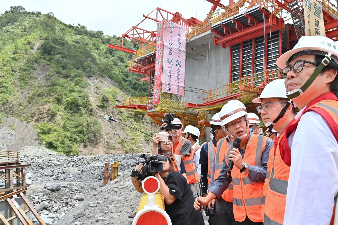 高雄勘災 卓榮泰：預算移緩濟急救災 政院不會讓大家孤單