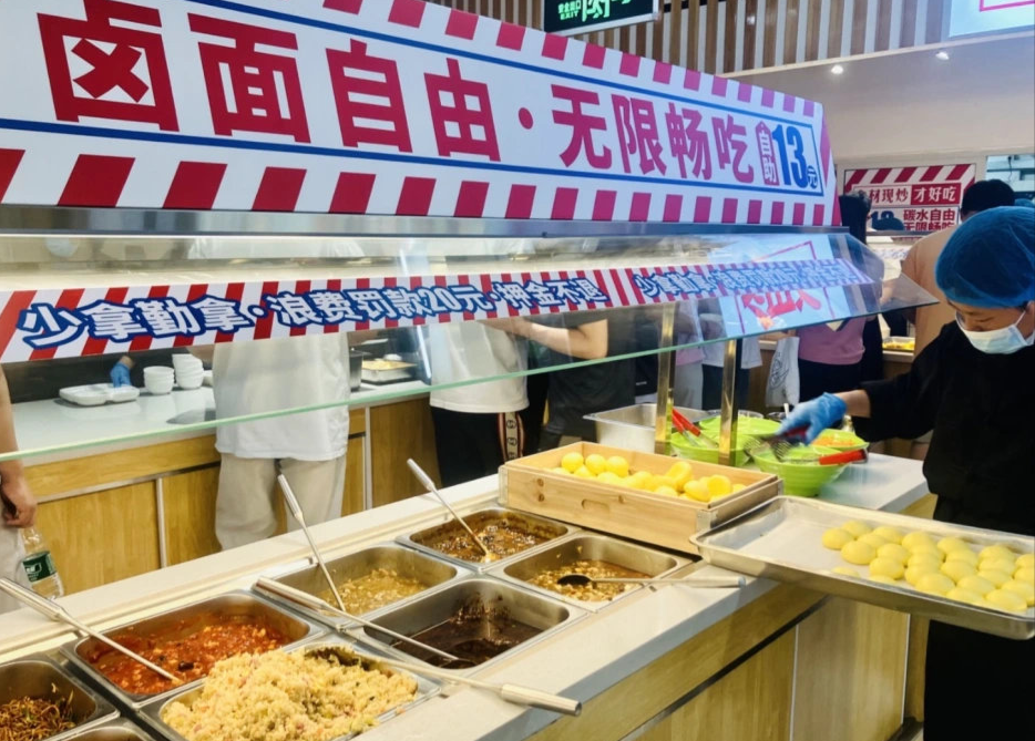 中國超市推出百元Buffet 大受年輕族群歡迎