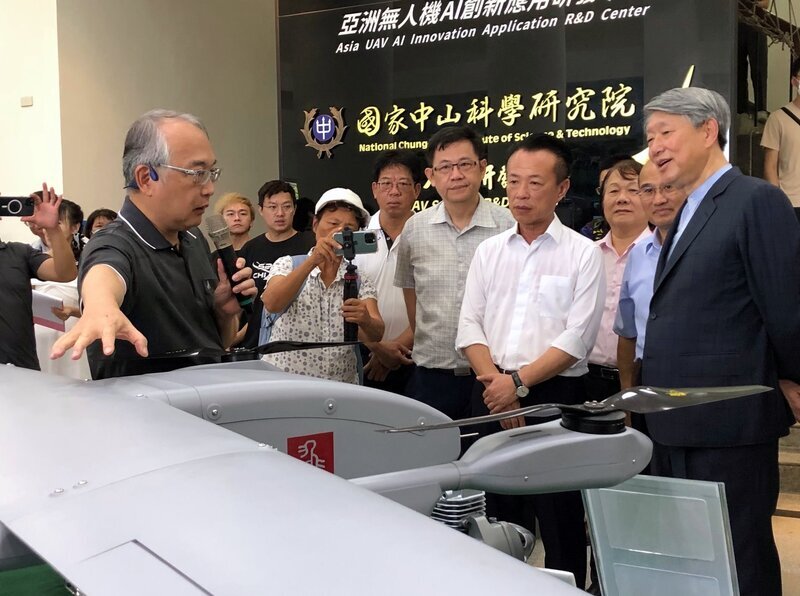看好無人機發展！ 經長盼取代配送服務 讓外送員投入實際生產
