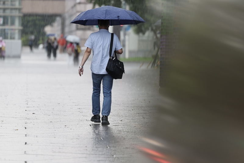 高溫略降 午後各地留意局部大雨