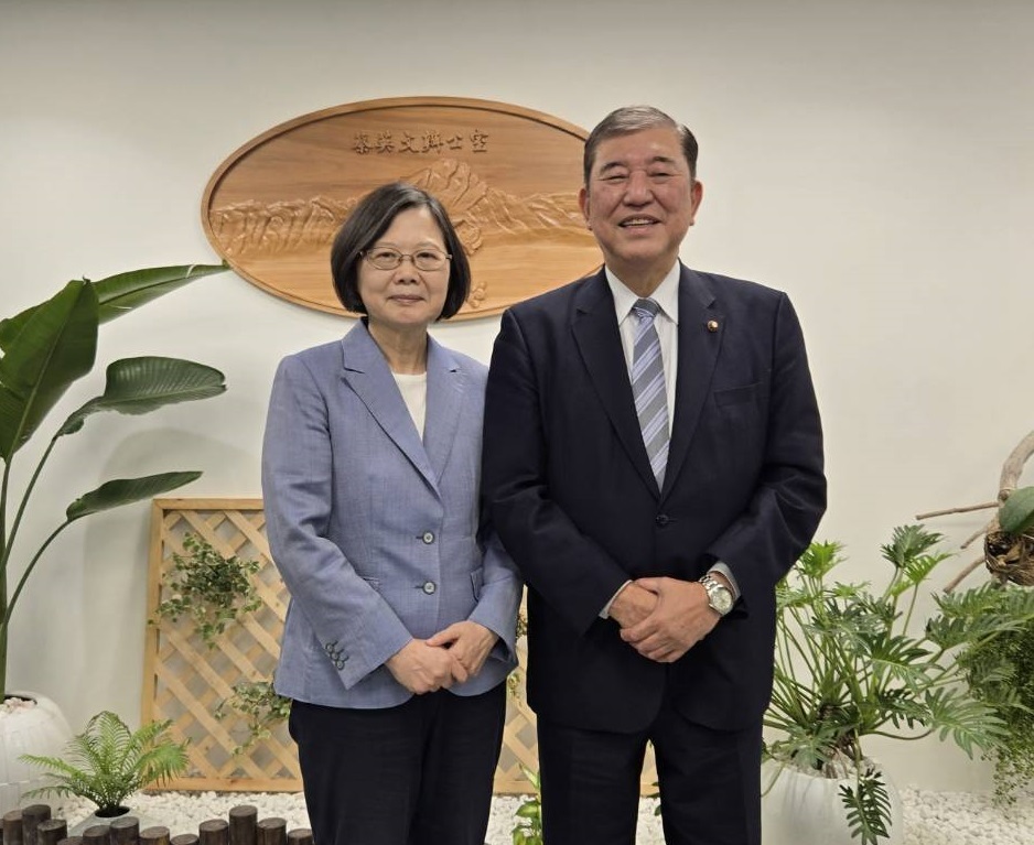 石破茂會見蔡英文 社群平台貼兩人合照