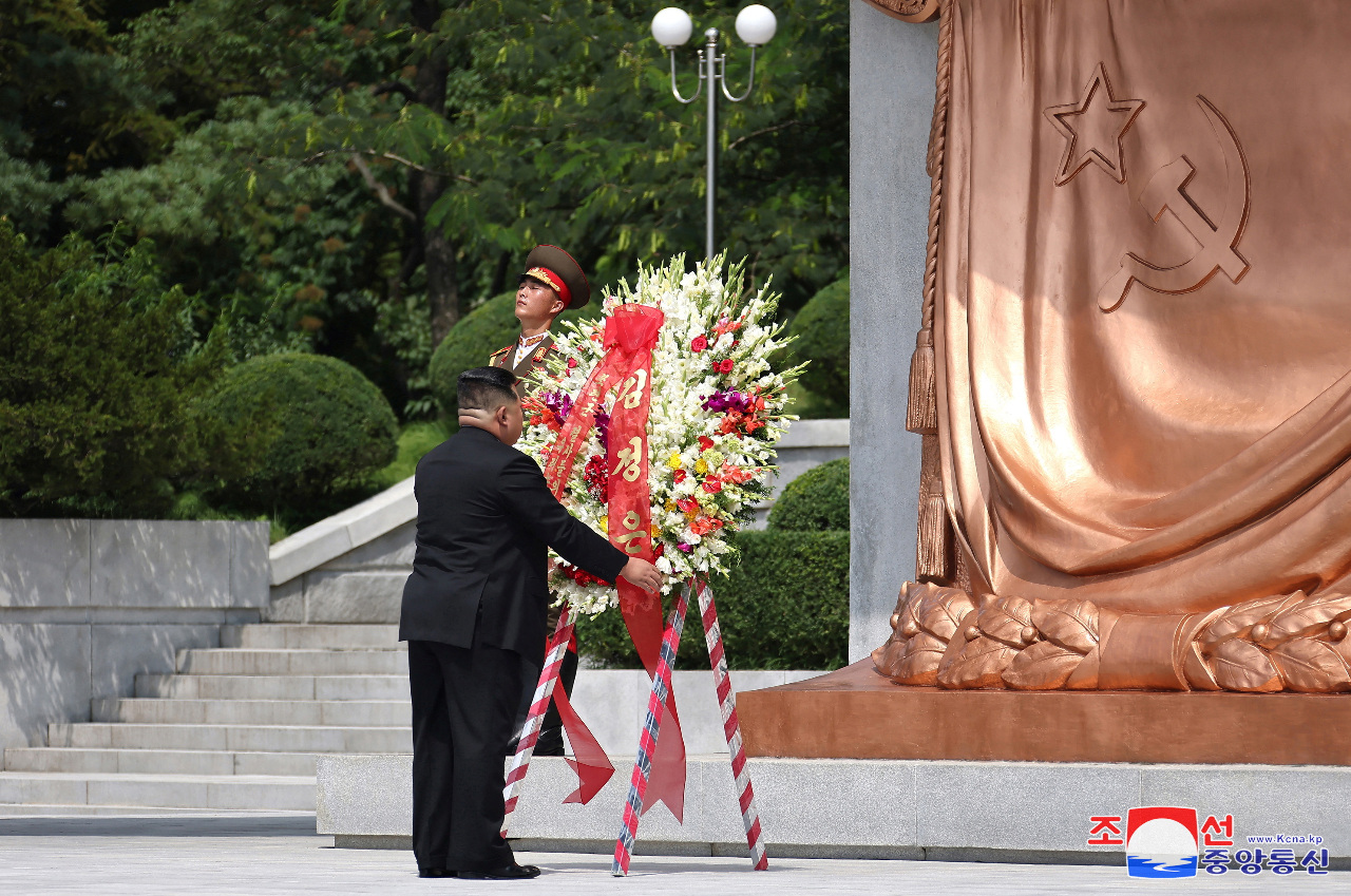 北韓慶祝祖國解放日 金正恩與蒲亭誓言深化關係