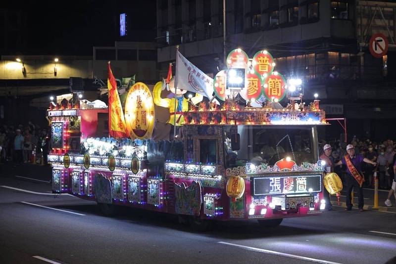 鷄籠中元祭放水燈遊行 各宗親會花車遶行市區吸睛
