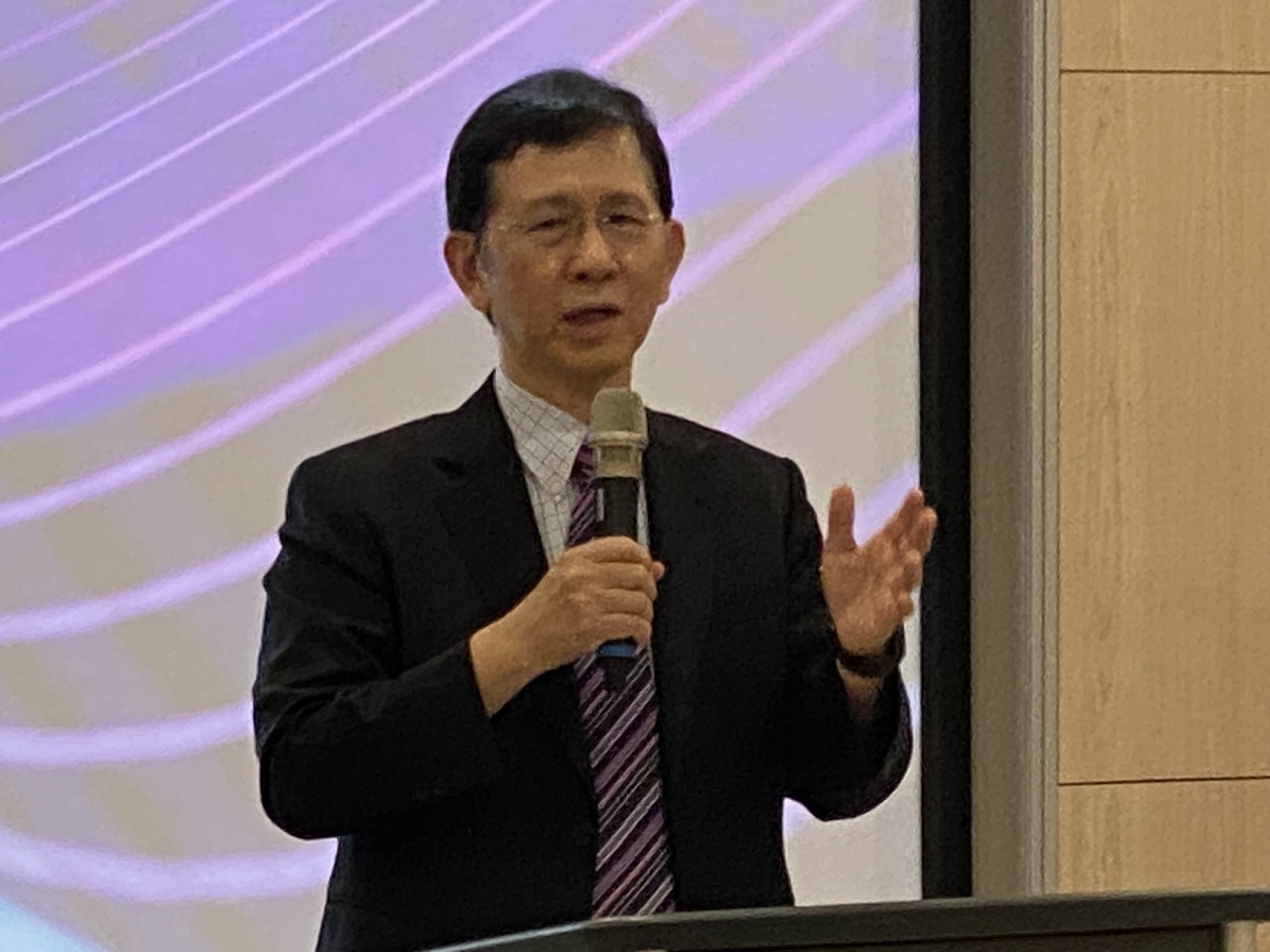 黃彥男：數發部將於年底前 訂出AI風險分級框架