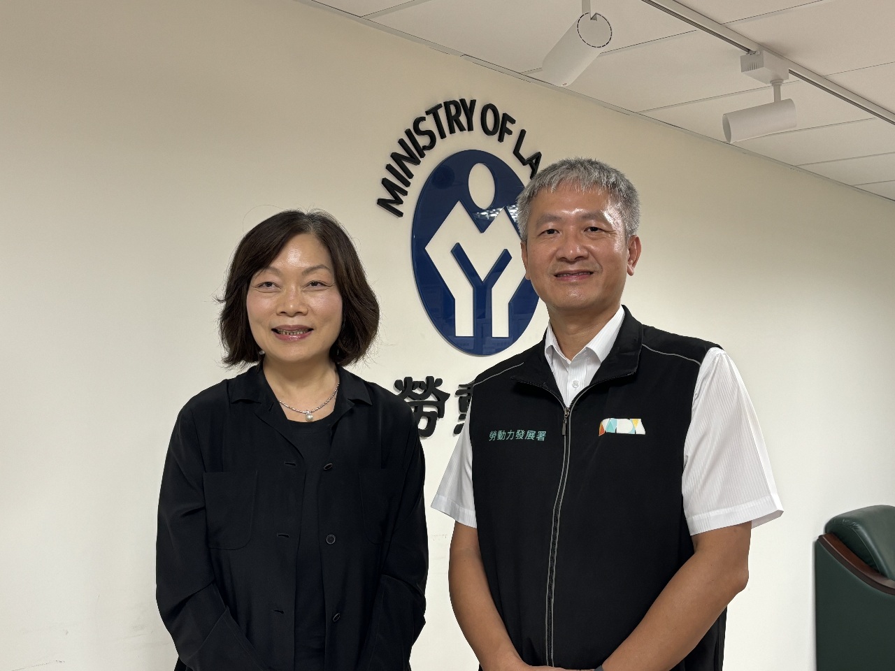 何佩珊首出席台菲勞工會議 談成機構看護納入直聘