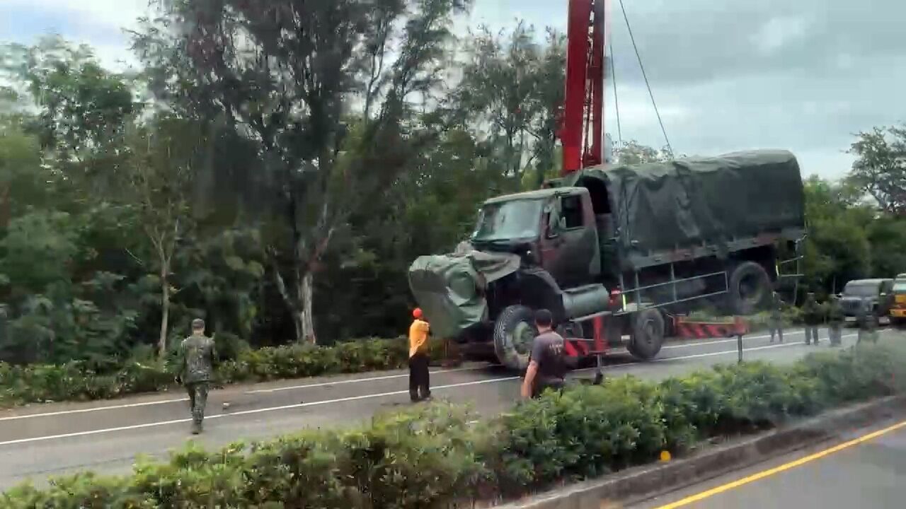 屏東陸軍中戰輪車失控撞樹 7名官兵送醫治療