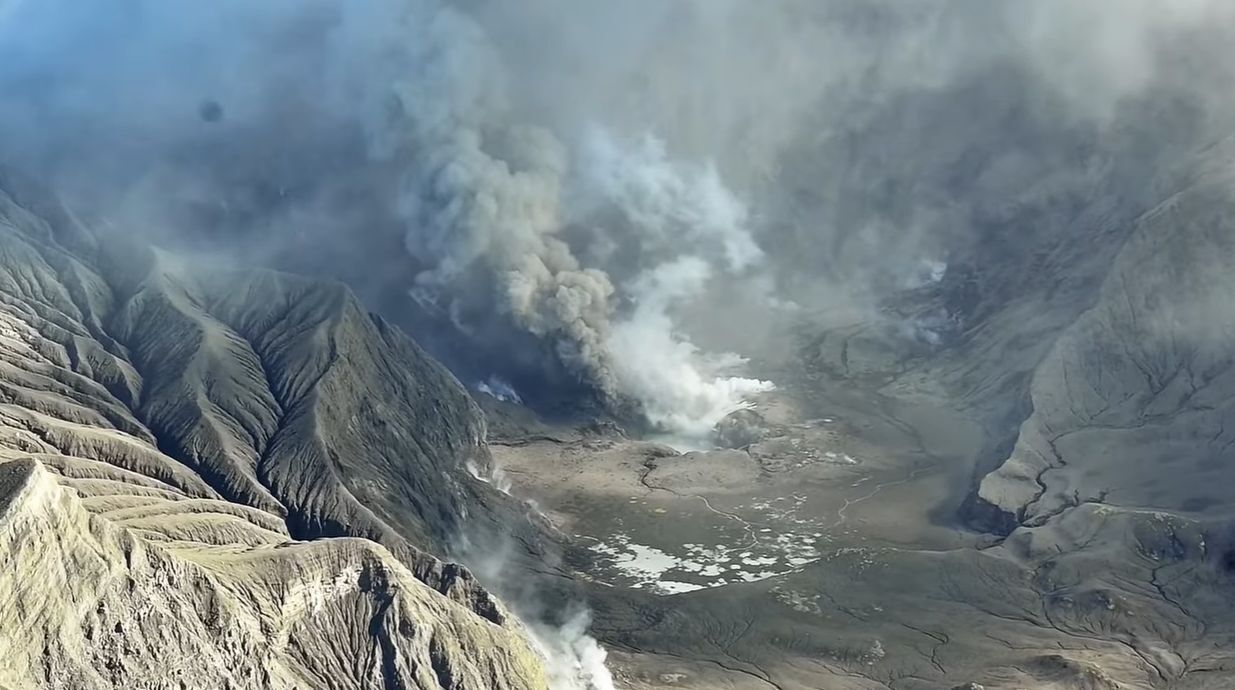 紐西蘭白島火山爆發 科學家：可能持續數週至數月