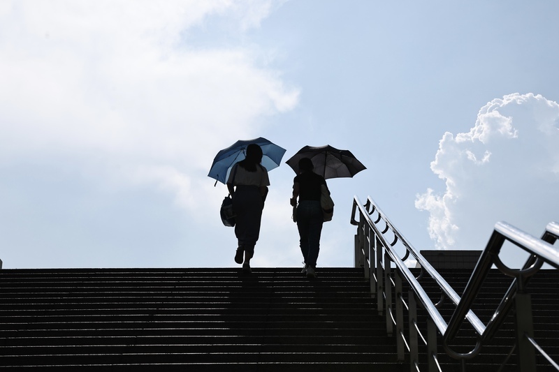高溫炎熱中南部逾36度 午後雷雨留意較大雨勢