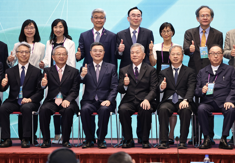 打造健康台灣  楊泮池：醫療保健投資助經濟成長