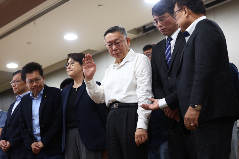 柯文哲為政治獻金、買商辦爭議鞠躬致歉 請假3個月靜待調查