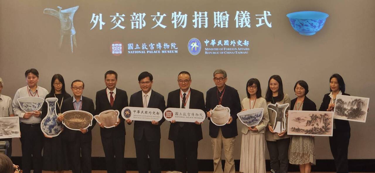 外交部12件文物捐贈故宮  見證台灣文化外交發展史