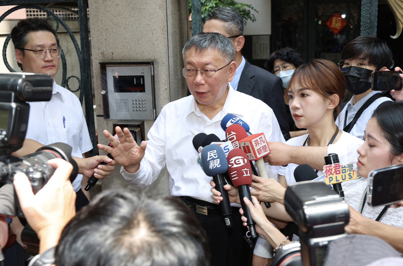 京華城容積案遭搜索 柯文哲被帶往廉政署問訊