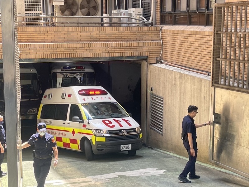 彭振聲戒護就醫出院 返北院待開羈押庭