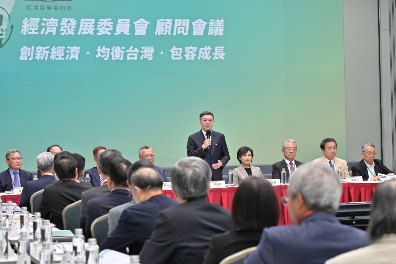 首場顧問會議建議 台灣應維護AI獨立性、制定薪資政策改善青年低薪