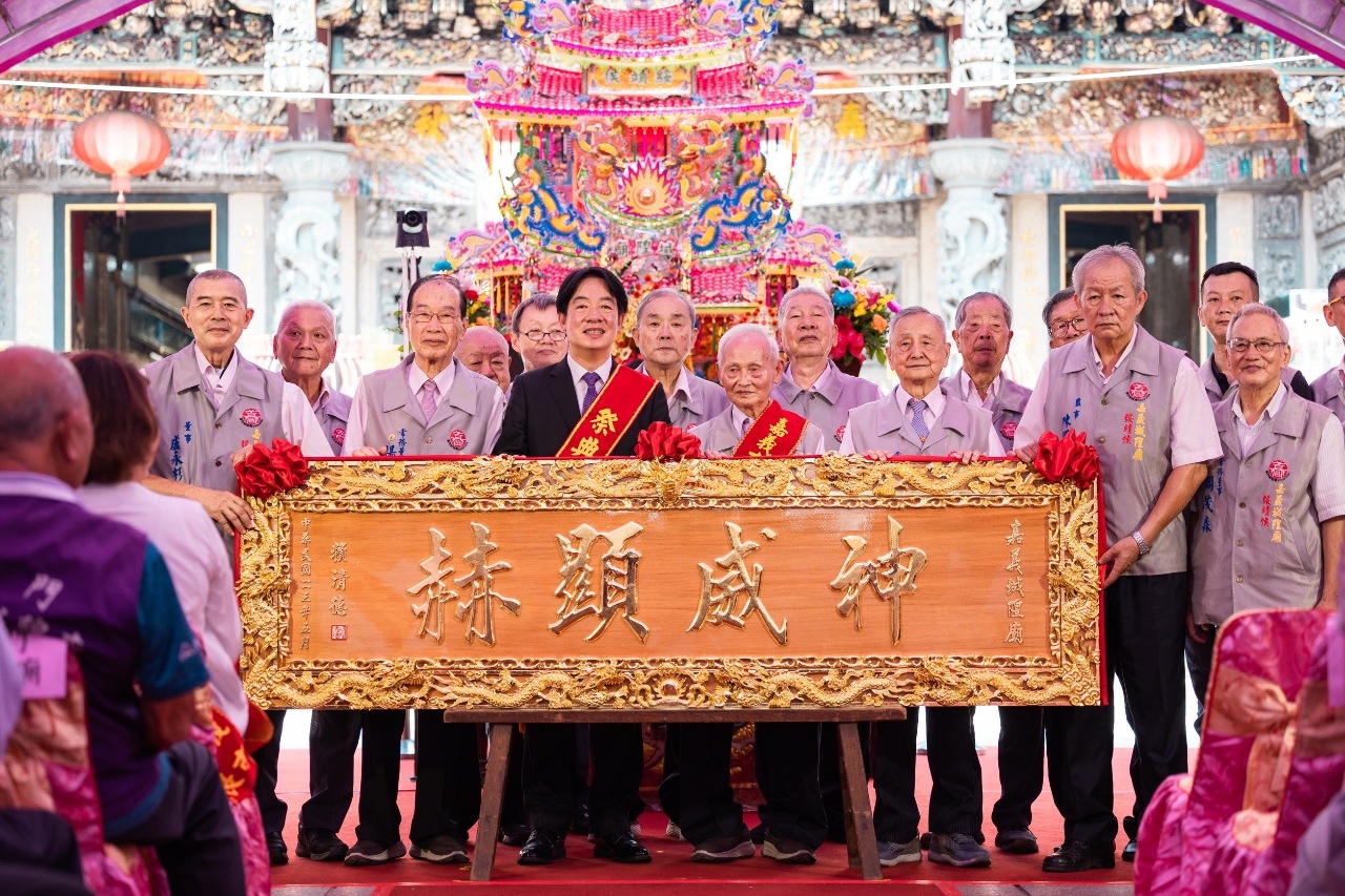 嘉義城隍夜巡諸羅城 賴總統贈匾讚台灣寶貴文化資產