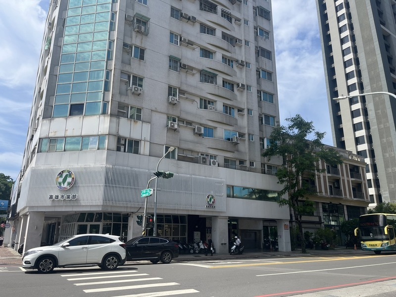 柯粉蛋洗民進黨高雄黨部 高鐵左營站落網