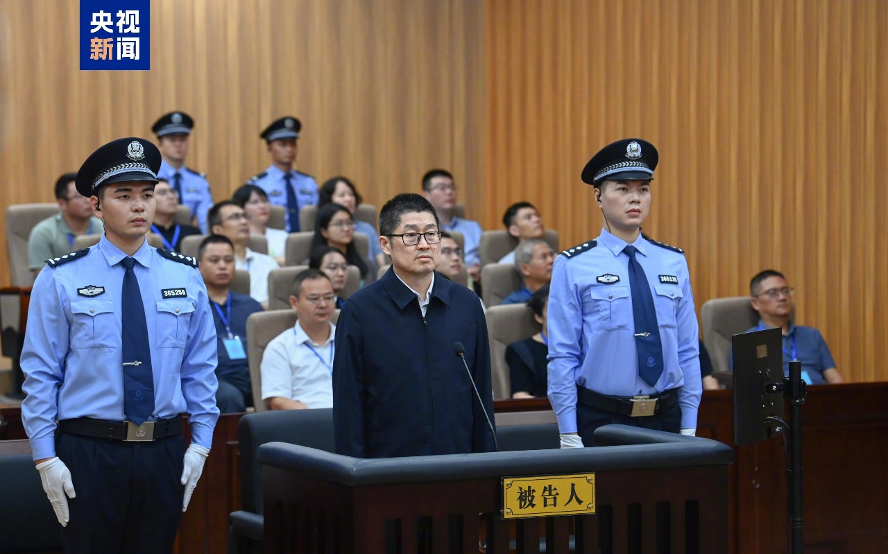 中共打貪兼整治思想 多名官員被指攜禁書入境